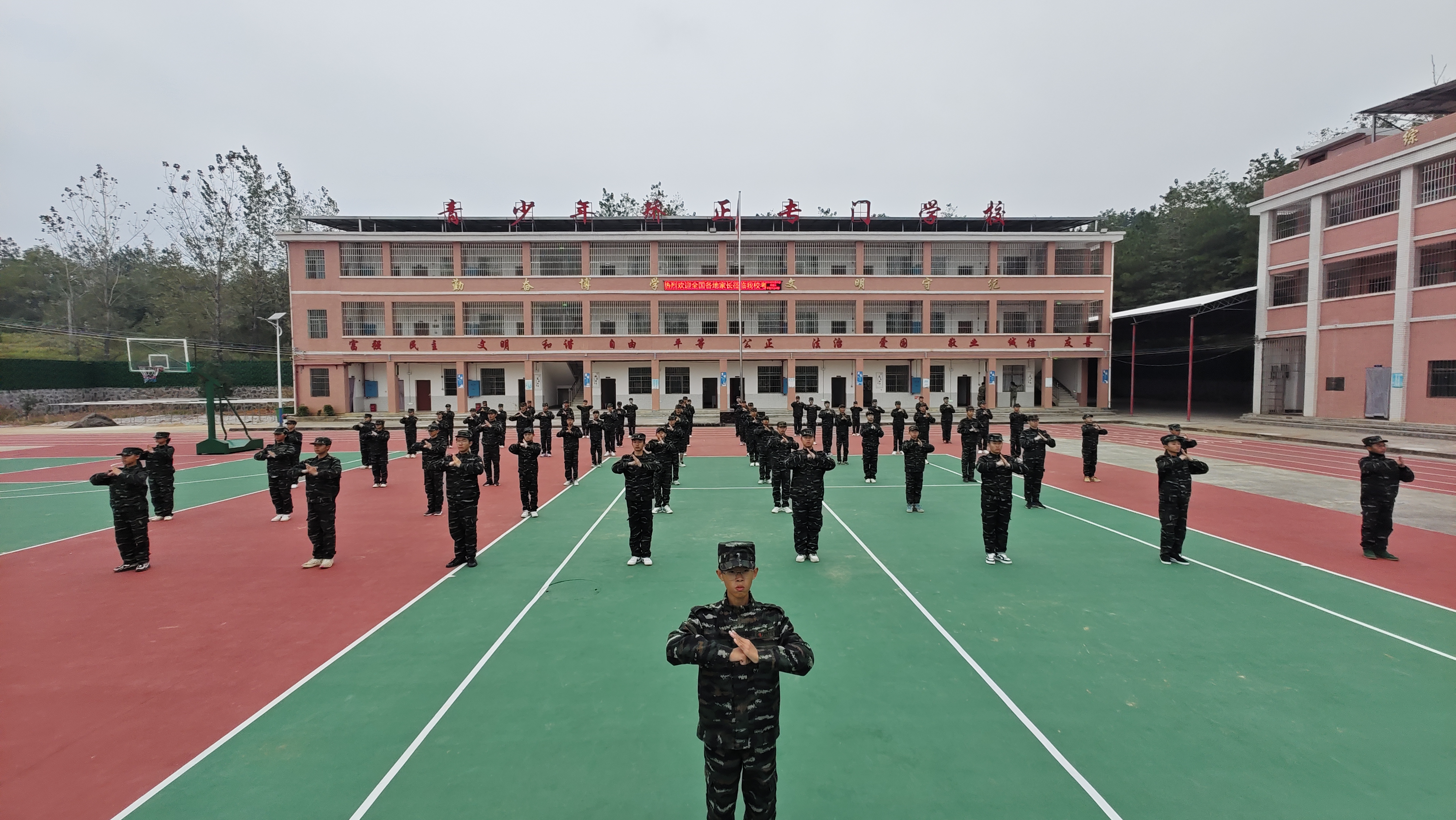 临武育人学校队列训练现场